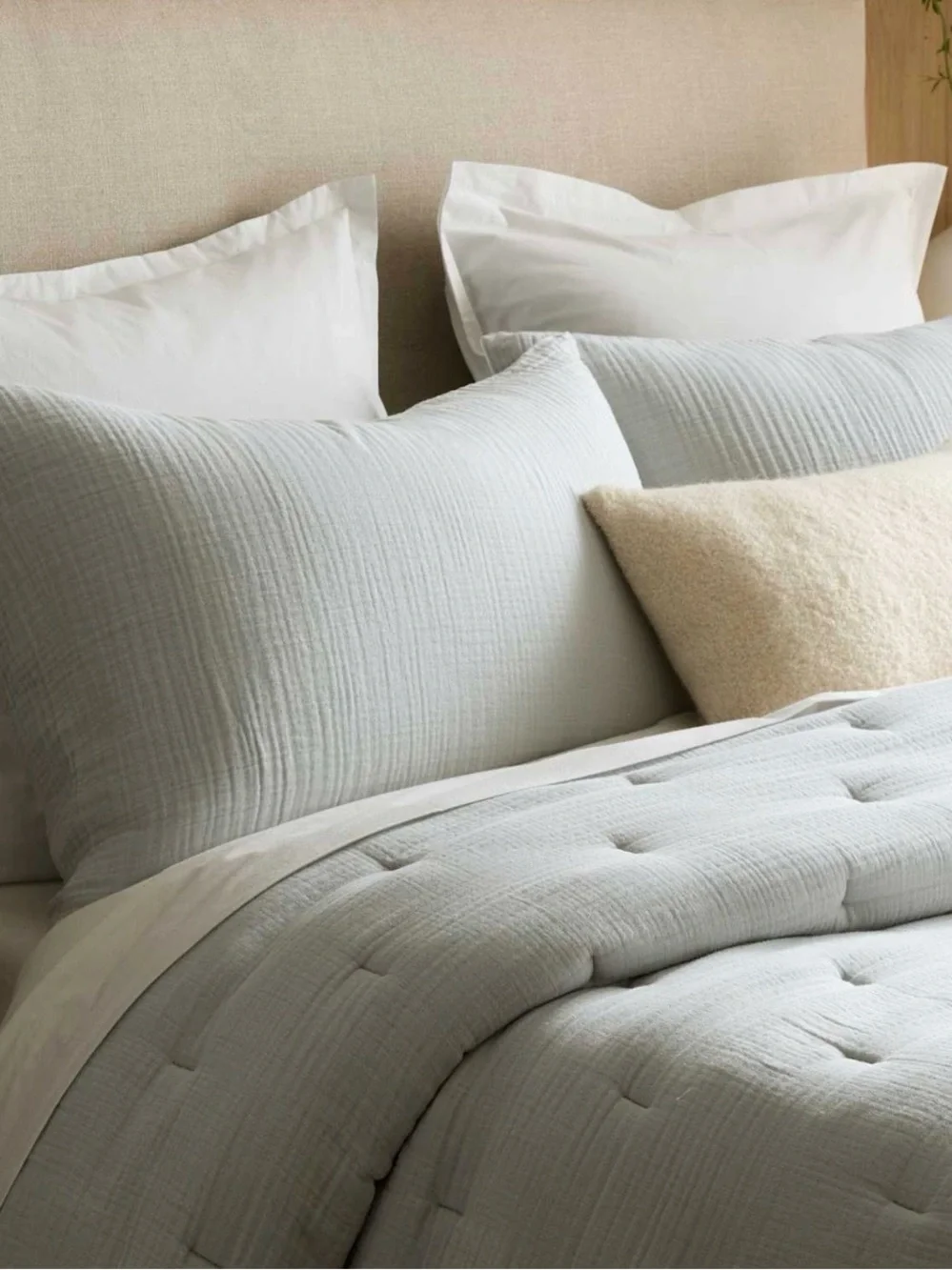 NWT Quince Queen Organic Cotton Gauze Dream Quilt with 2 shams Mist color